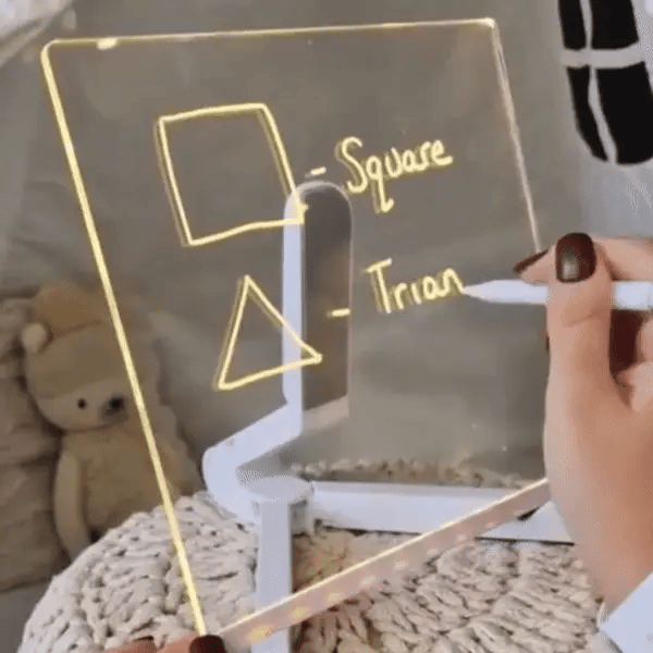 أطلق خيال طفلك مع لوحة الرسم المضيئة